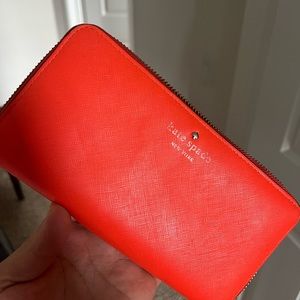Kate spade wallet with many pockets